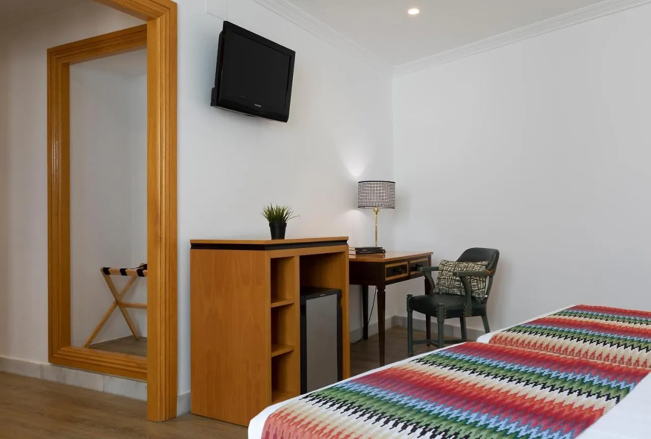 Hotel Don Curro contacts